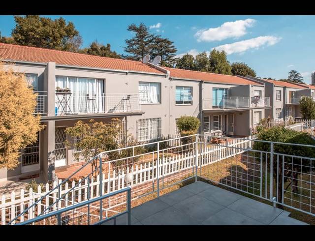 2 BEDROOM TOWNHOUSE FOR SALE IN BEDFORD GARDENS